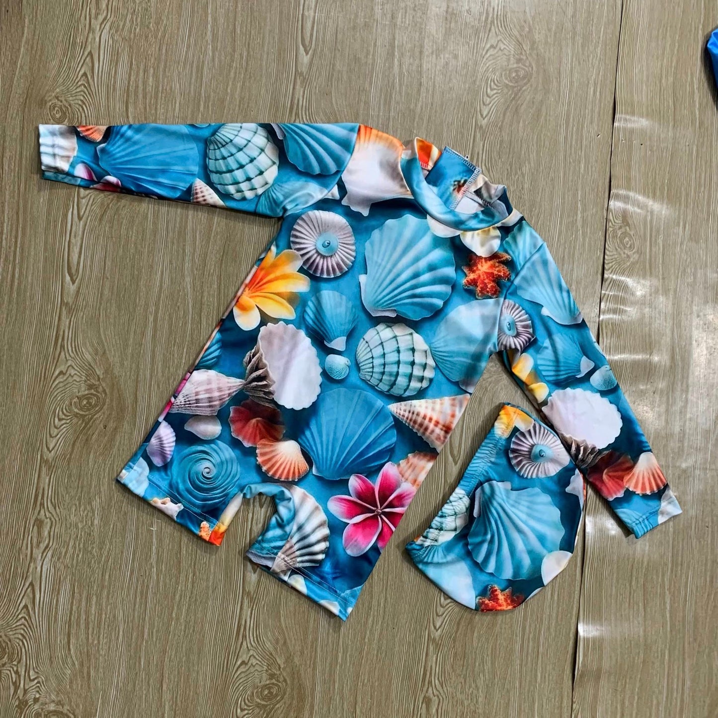 OYSTER SNAIL FULL BODY PRINT HALF SLEEVE SWIMMING SUIT WITH CAP